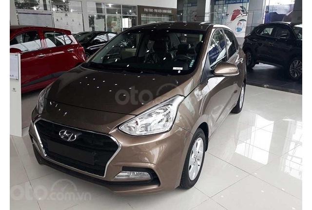 Hyundai Grand i10 1.2 MT vàng cát giao ngay, hỗ trợ đăng ký Grab, hỗ trợ vay trả góp lãi suất ưu đãi. LH: 0977 139 312