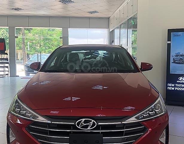 Bán xe Hyundai Elantra 2.0 AT 2019, màu đỏ 0