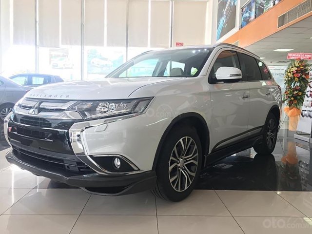 Cần bán Mitsubishi Outlander 2.0 CVT Premium năm sản xuất 2019, màu trắng0