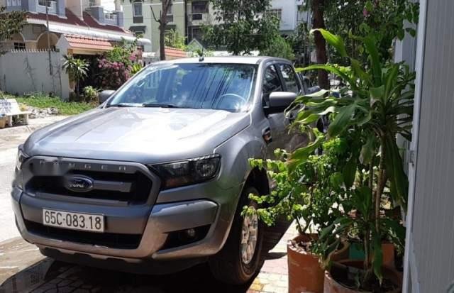 Chính chủ bán Ford Ranger XLS 2.2 MT đời 2016, màu bạc0