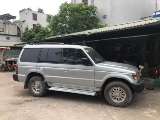 Cần bán Mitsubishi Pajero MT đời 2003, màu bạc, bao sang tên0