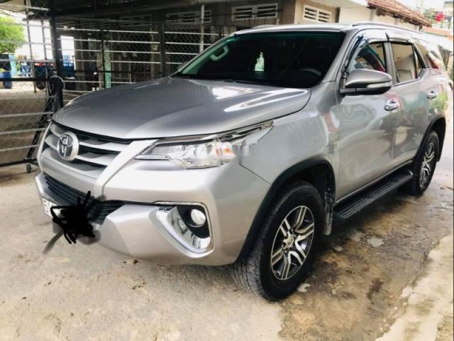 Bán Toyota Fortuner sản xuất 2017, màu bạc xe gia đình