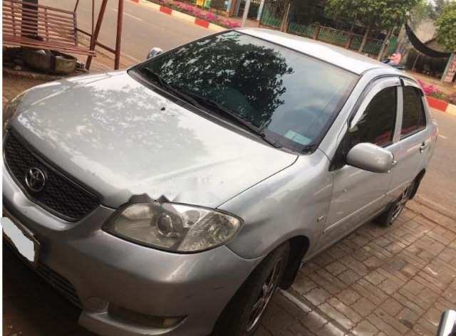 Cần bán xe Toyota Vios sản xuất 2005, màu bạc0