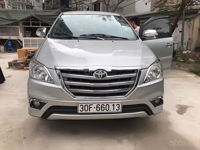 Xe Toyota Innova 2.0E năm 2015, màu bạc chính chủ, giá tốt