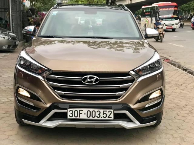 Cần bán xe Hyundai Tucson Full máy dầu đời 2017, màu nâu