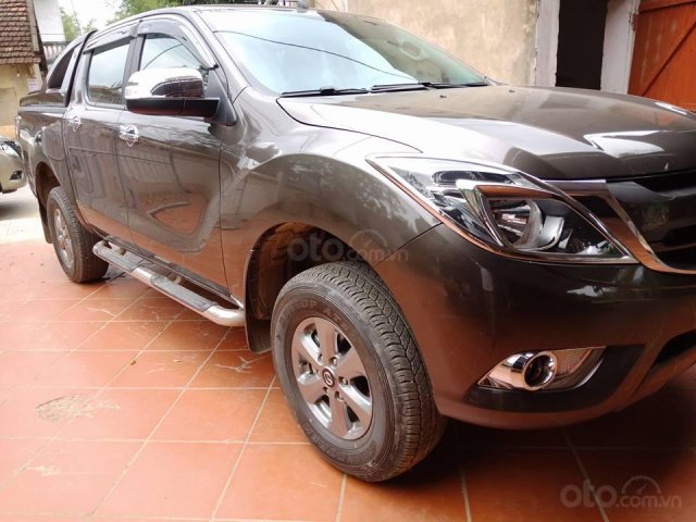 Bán xe cọp Mazda BT50 2017, số sàn, hai cầu, màu xám, gia đình dùng ít đi