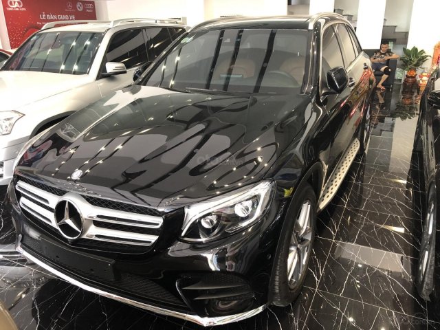 Bán ô tô Mercedes 4matic năm 2017, màu đen