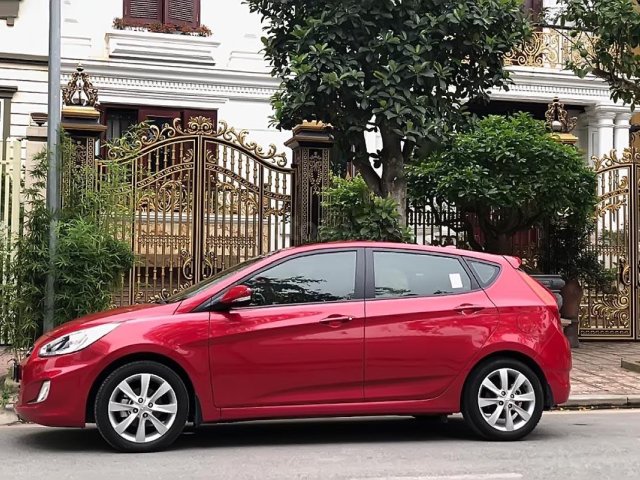 Chính chủ bán Hyundai Accent 1.4 AT đời 2015, màu đỏ, nhập khẩu0