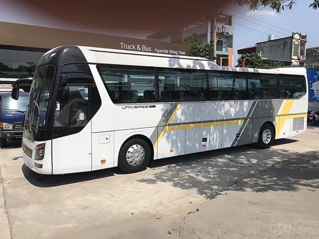 Cần bán Hyundai Universe đời 2018, màu trắng0