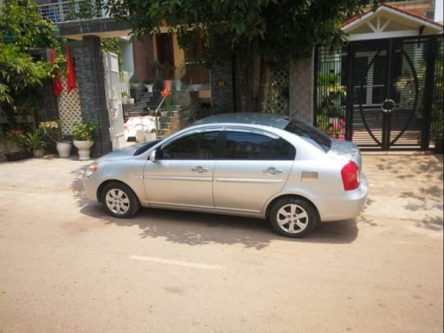 Bán xe Hyundai Accent MT năm sản xuất 2009, màu bạc