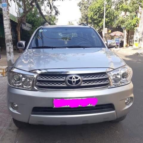 Bán Toyota Fortuner sản xuất 2011, màu bạc, xe gia đình0