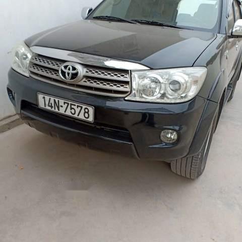 Bán xe Toyota Fortuner năm sản xuất 2010, màu đen, xe đẹp0