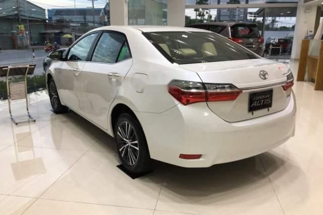 Bán Toyota Corolla Altis đời 2019, màu trắng, 730 triệu