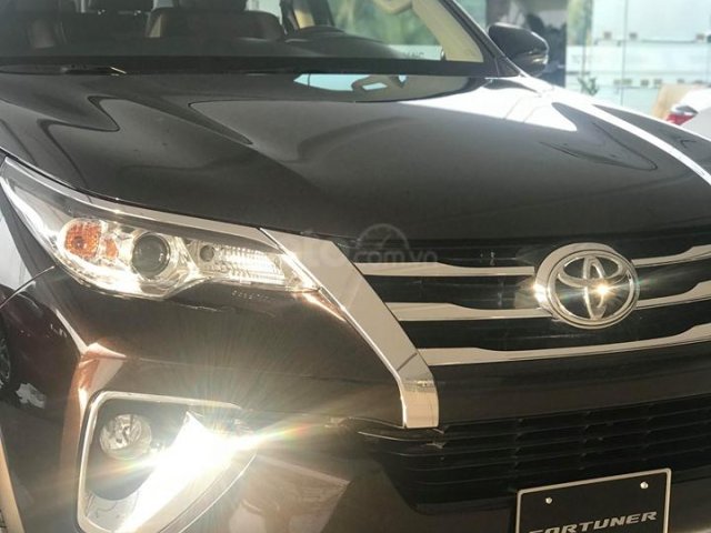 Fortuner máy xăng nhập khẩu Indo có xe giao ngay trong ngày