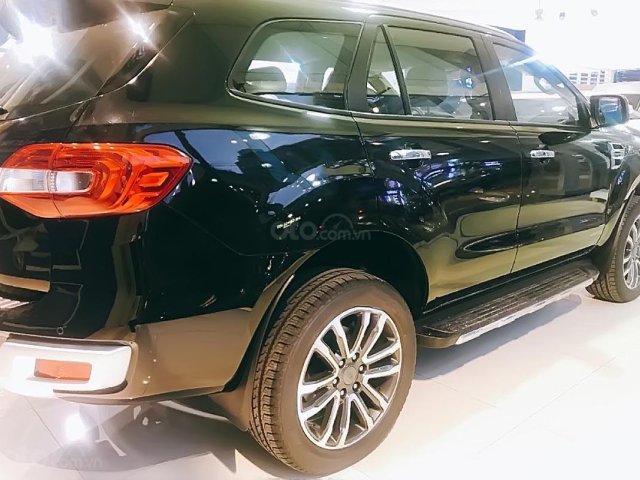 Bán xe Ford Everest Titanium 2.0L 4x2 AT đời 2018, màu đen, xe nhập