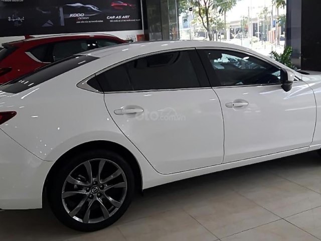 Cần bán xe Mazda 6 2.0L Premium đời 2019, màu trắng