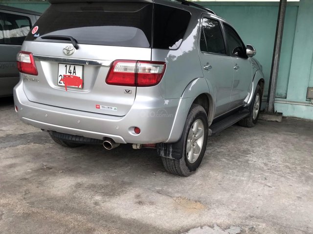 Bán Toyota Fortuner 2.7V đời 2009, số tự động màu bạc0