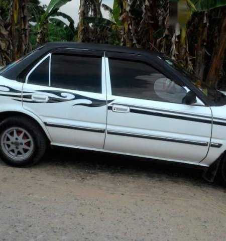 Cần bán Toyota Corolla sản xuất 1988, màu trắng, xe nhập