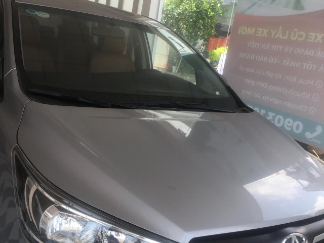 Cần bán Toyota Innova E đời 2017, xám