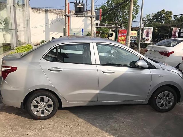 Bán xe Hyundai Grand i10 1.2 MT Base đời 2019, màu bạc