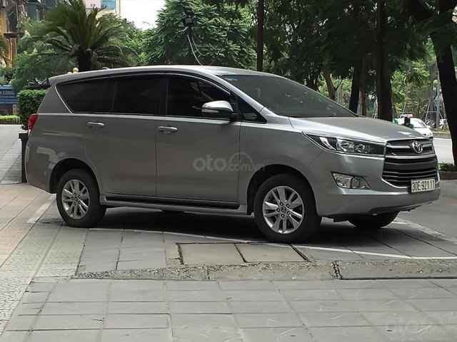 Gia đình bán Toyota Innova 2.0E năm sản xuất 2017, màu xám, 675 triệu