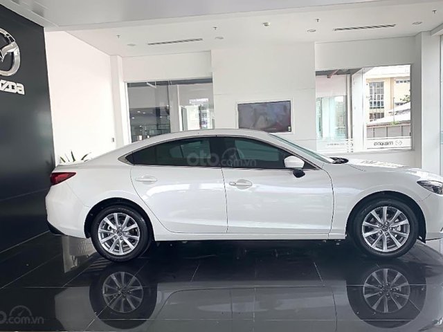 Cần bán xe Mazda 6 2.0L năm sản xuất 2019, màu trắng 