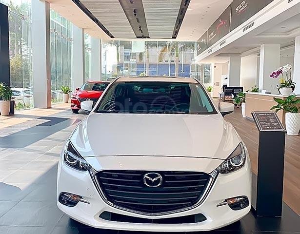 Cần bán Mazda 3 1.5 AT đời 2019, màu trắng, giá chỉ 669 triệu