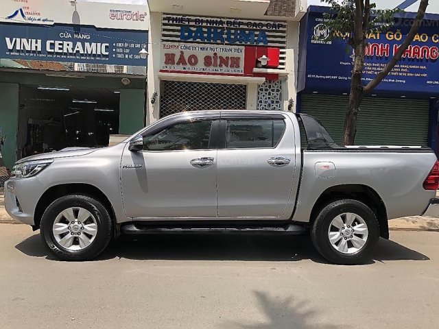 Cần bán lại xe Toyota Hilux 2016, màu bạc, nhập khẩu  0