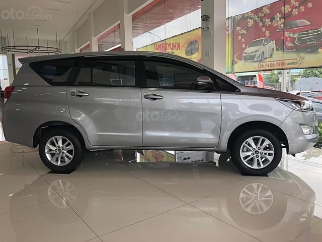 Cần bán Toyota Innova E 2019, màu bạc