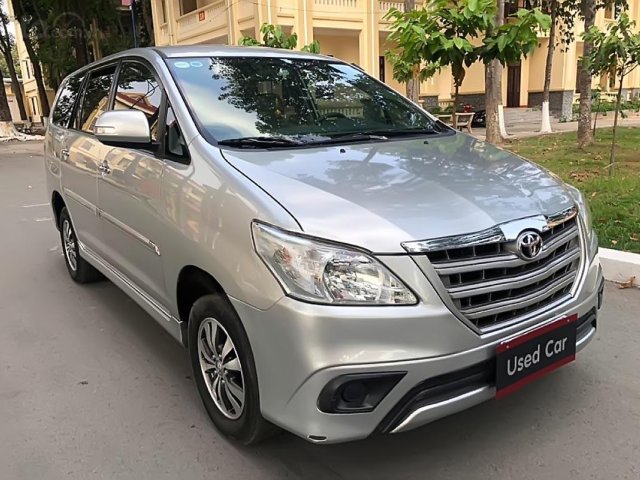 Bán Toyota Innova 2.0E 2016, màu bạc số sàn, giá tốt