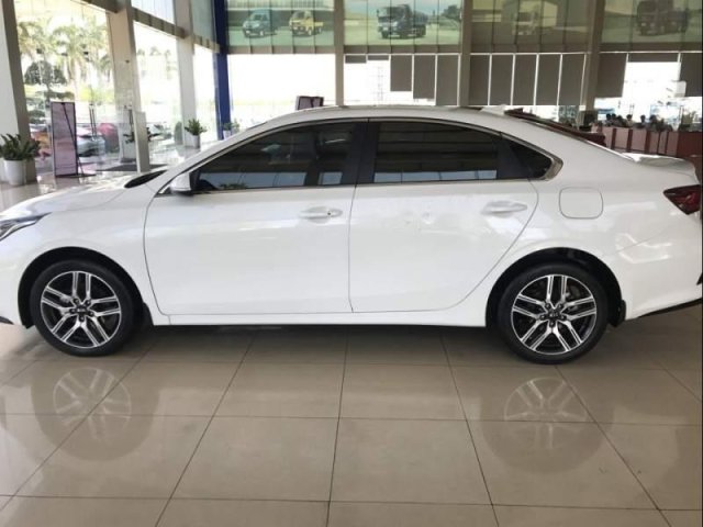 Bán Kia Cerato đời 2019, màu trắng, nhập khẩu