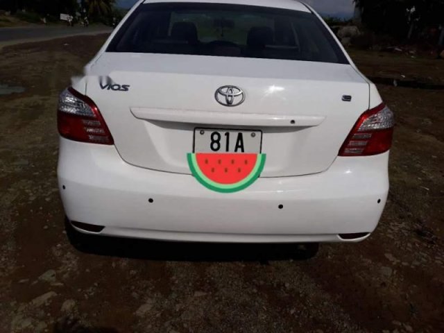 Bán Toyota Vios sản xuất năm 2009, màu trắng, nhập khẩu số sàn