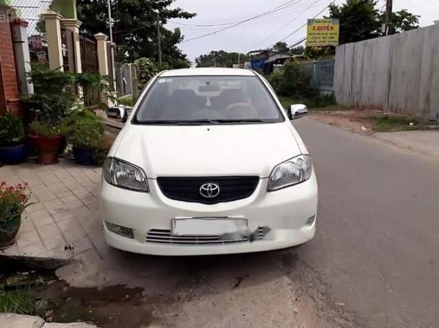 Cần bán xe Toyota Vios năm sản xuất 2004, màu trắng chính chủ, 175 triệu0