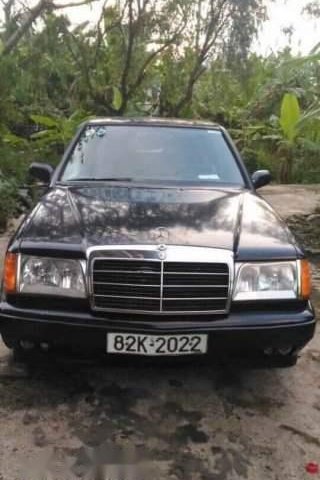 Bán ô tô Mercedes E300 1996, màu đen, xe nhập chính chủ0