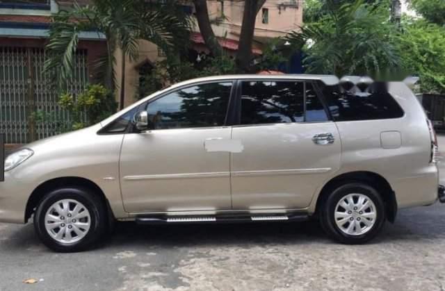 Cần bán gấp Toyota Innova G SR đời 2011, màu bạc, giá 469tr0