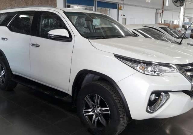 Bán Toyota Fortuner đời 2019, màu trắng, giá tốt