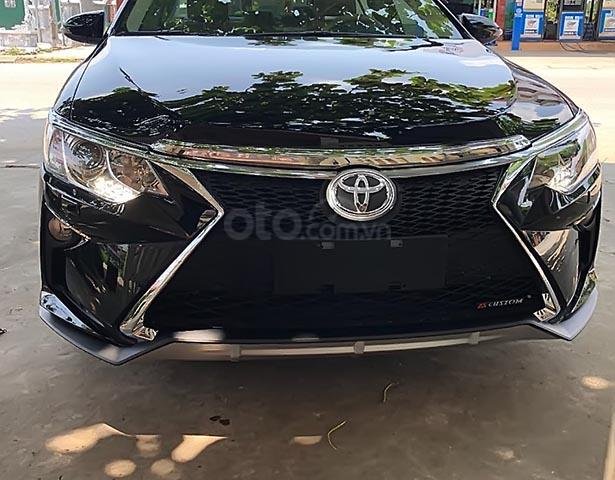 Bán Toyota Camry 2.0 sản xuất 2017, màu đen