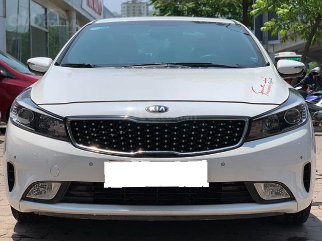 Cần bán xe Kia Cerato 2.0AT 2018, màu trắng0