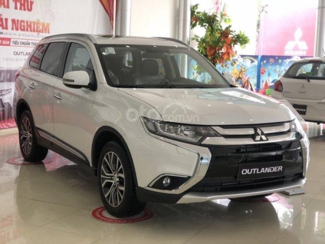 Mitsubishi Outlander 7 chỗ đời 2019, xe đủ màu giao ngay, KM khủng tháng 9, LH 0938.598.738 Ms Phương