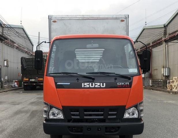 Bán xe tải Isuzu 2T3 thùng kín 4m3, xe có sẵn giao ngay