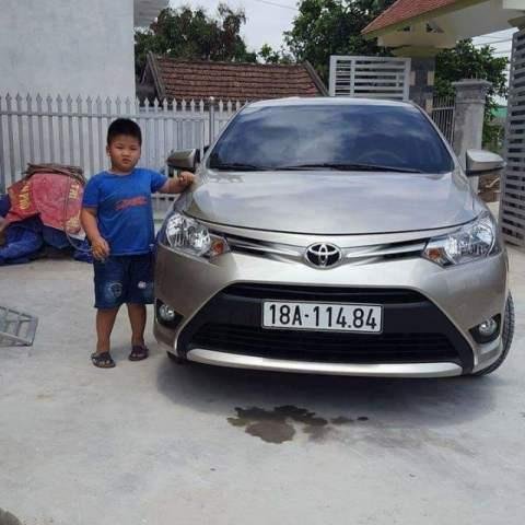 Gia đình bán Toyota Vios E-CVT năm sản xuất 2018, màu vàng cát0