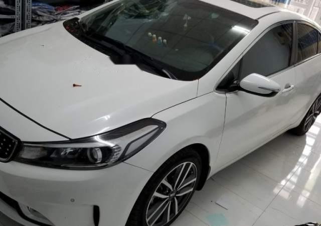 Cần bán gấp Kia Cerato 2.0 đời 2016, màu trắng xe gia đình