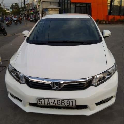 Cần bán Honda Civic 1.8 AT đời 2013, màu trắng