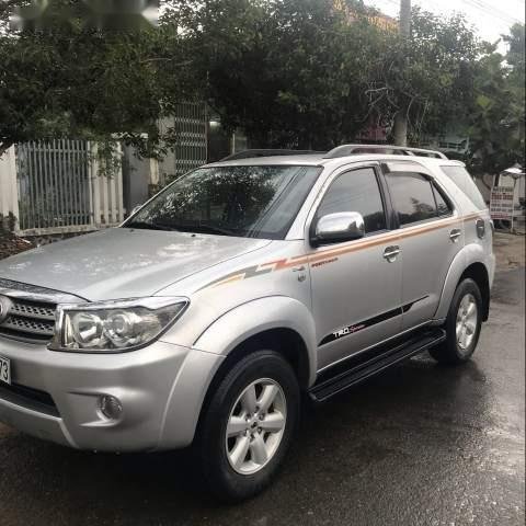 Cần bán Toyota Fortuner 2010, màu bạc, 615 triệu0