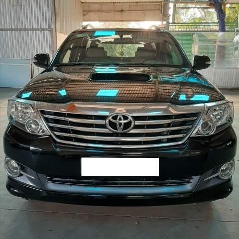 Bán ô tô Toyota Fortuner 2015, màu đen  