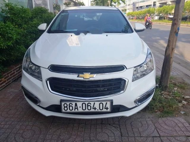 Bán gấp Chevrolet Cruze 1.6 MT sản xuất 2016, màu trắng số sàn, giá 420tr