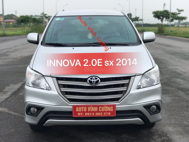 Bán ô tô Toyota Innova 2.0E đời 2014, màu bạc