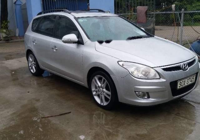 Chính chủ bán xe Hyundai i30 CW đời 2010, màu bạc, nhập khẩu