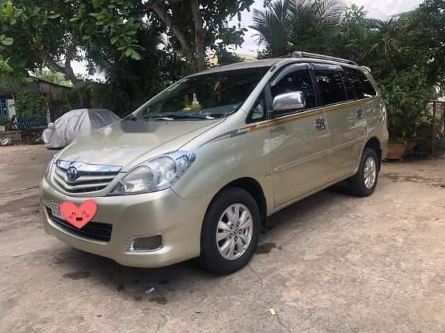 Gia đình bán Toyota Innova G sản xuất năm 2009, màu vàng cát0