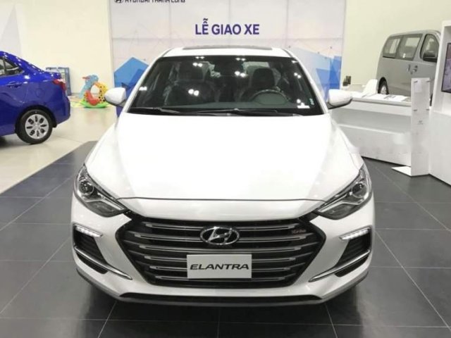 Bán Hyundai Elantra Sport năm 2019, màu trắng, giá tốt0